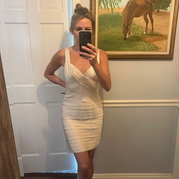 BCBG Cream band mini dress - Picture 5 of 6
